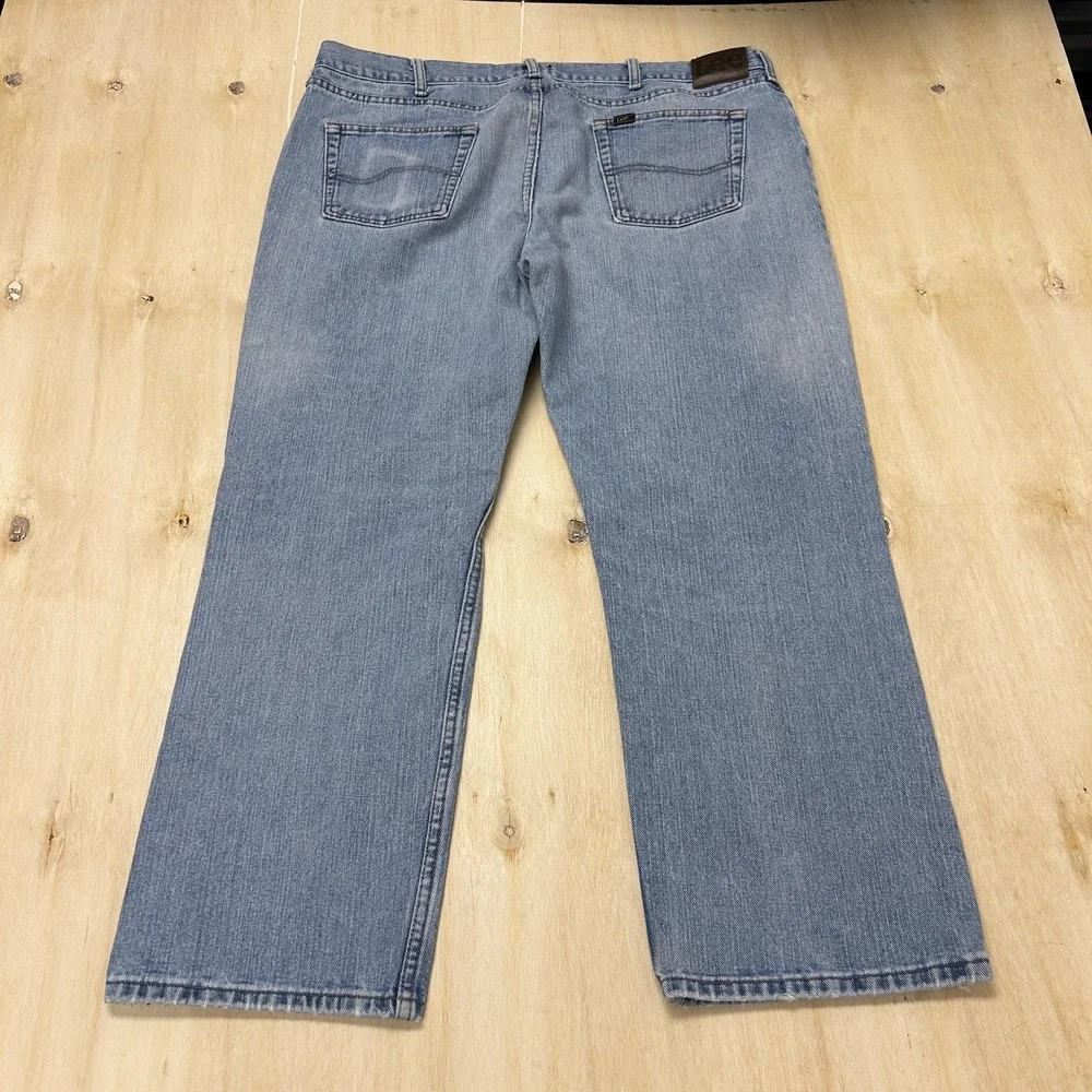 Lee Regular Fit Jeans Mens 42x30 Light Wash Blue Denim Straight Pants Casual
